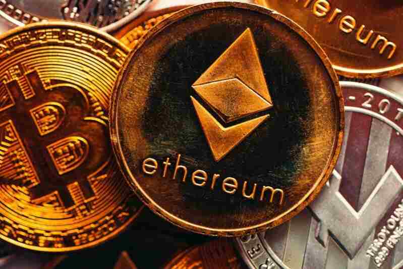 bitcoin vs ethereum investicijos kaip gauti pelno iš kriptovaliutos
