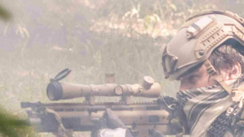 Soldat Visier Tarnkleidung Zielen Waffe