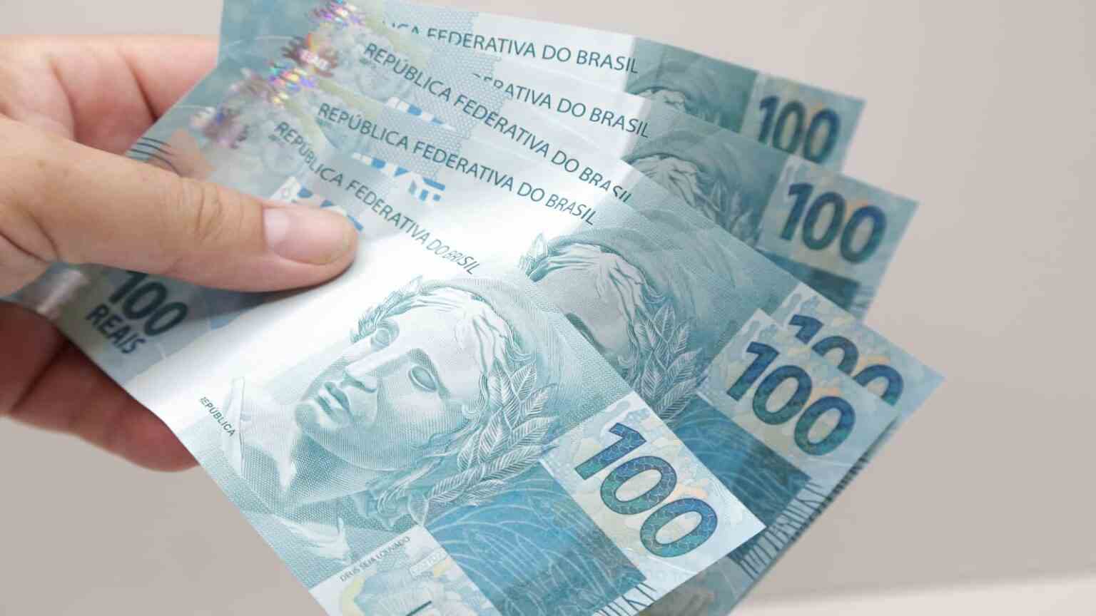 100 Brazilian Real Banknotes