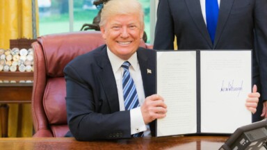 Kryptowährungen in der Politik: Darum fördert Trump Krypto Titelbild