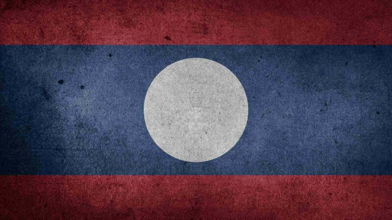 Laos möchte Krypto-Minern ab 2026 den Strom kappen. Nachdem man die Branche 2021 zunächst gefördert hatte, möchte man nun andere Industrien unterstützen. Krypto trage gemessen am Stromverbrauch zu wenig zum Wirtschaftswachstum des Landes bei. Deshalb möchte man fortan lieber die Automobilbranche, KI oder die Metallindustrie stärken. Nach Angaben der Regierung könnten sich in Laos derzeit bis zu 75.000 ASICs am Bitcoin-Netzwerk beteiligen. Titelbild