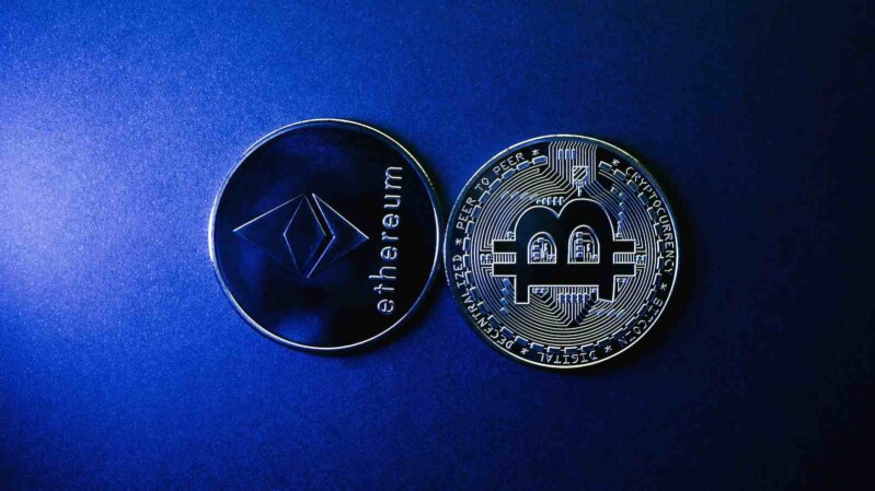 ethereum und bitcoin münzen