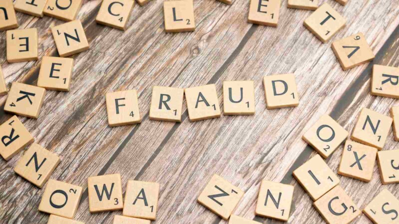 fraud in buchstaben