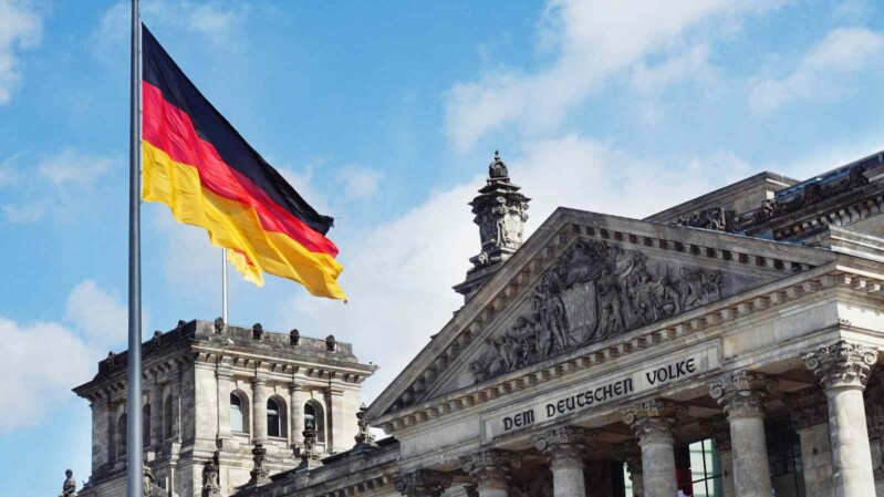deutsche flagge reichstag