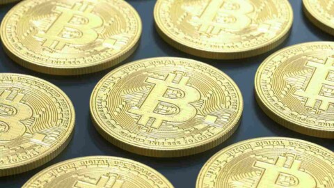 mehrere liegende bitcoin münzen