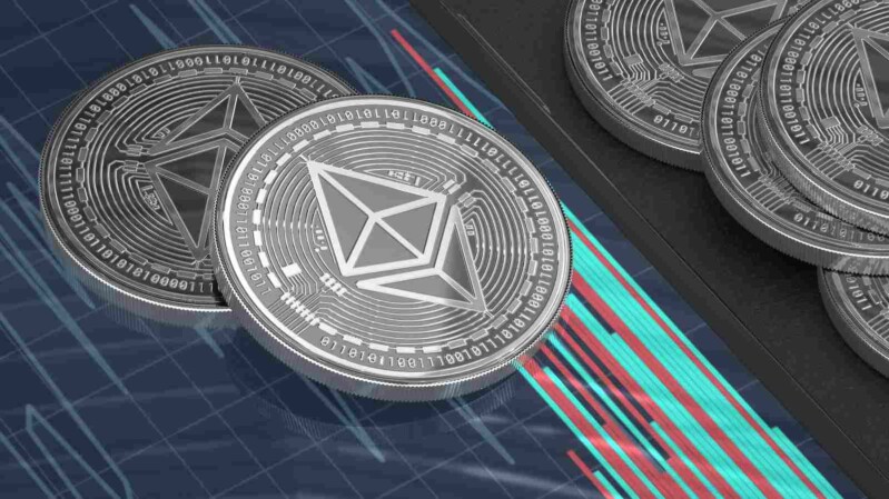 ethereum münzen auf buntem hintergrund