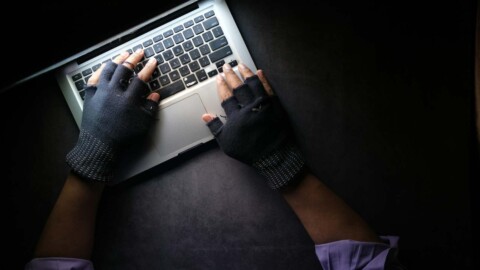 symbolbild hacker am laptop